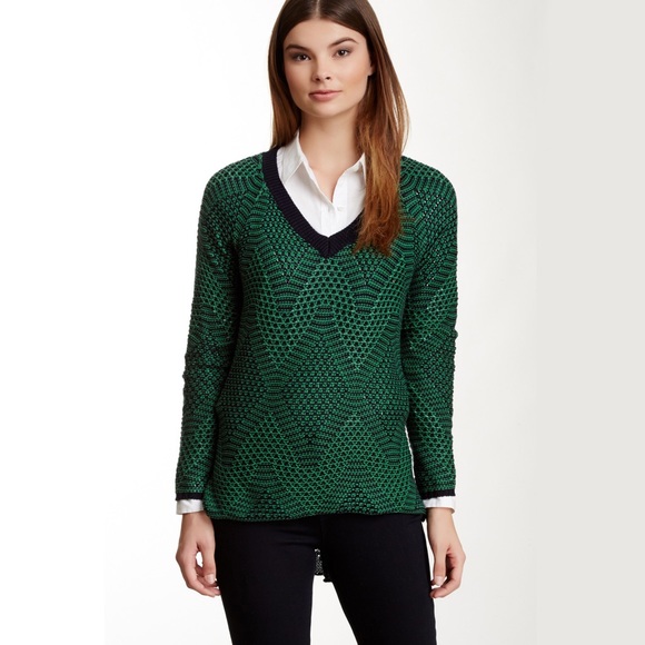 BCBGMaxAzria Sweaters - BCBGMaxAzria V Neck Hi Lo Sweater Pullover Green